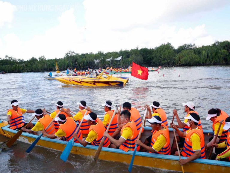 Giải đua thuyền chào mừng 25 năm ngày Thành lập Quận 7