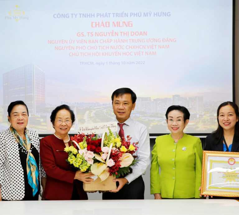 Công ty Phú Mỹ Hưng đón nhận Bảng vàng vinh danh của Hội Khuyến học Việt Nam