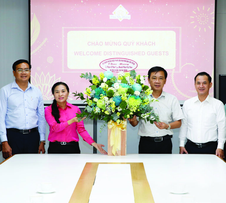 Lãnh đạo Ủy ban Mặt trận Tổ quốc Việt Nam – TP.HCM đến thăm Công ty Phú Mỹ Hưng