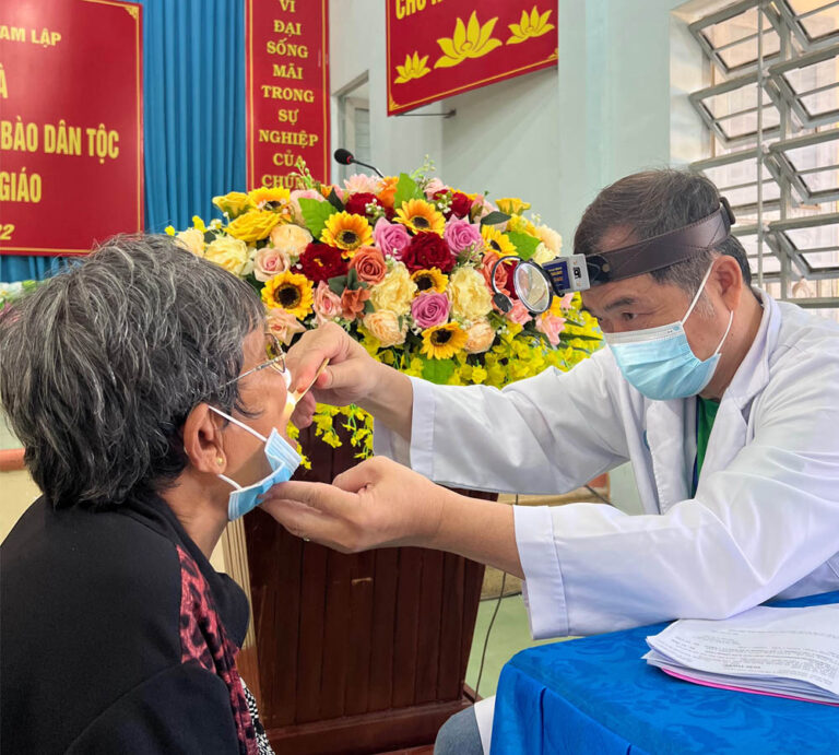 Lawrence S. Ting Foundation organizes free medical examination and medicine distribution