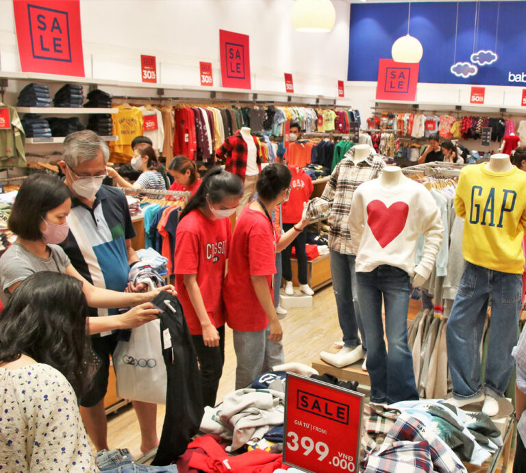 Black Friday Extravaganza at Crescent Mall: Massive discounts available until midnight