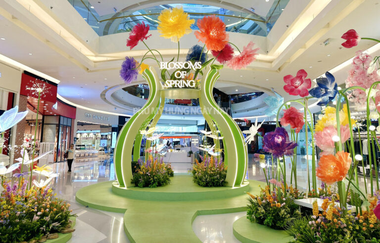 “Vườn hoa” rực sắc tại Crescent Mall