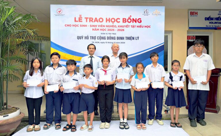 Phú Mỹ Hưng cùng Hội Bảo trợ bệnh nhân nghèo TP.HCM trao học bổng