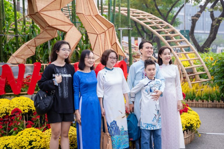 Đường hoa Phú Mỹ Hưng: Không gian lưu giữ khoảnh khắc sum vầy ngày Tết