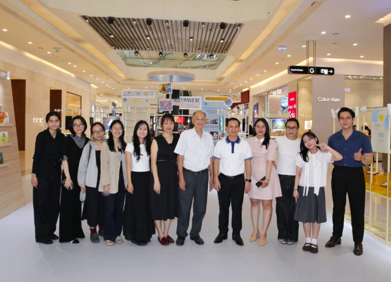 Khai mạc Triển lãm tranh trẻ em khuyết tật “Empower Light” tại Phú Mỹ Hưng