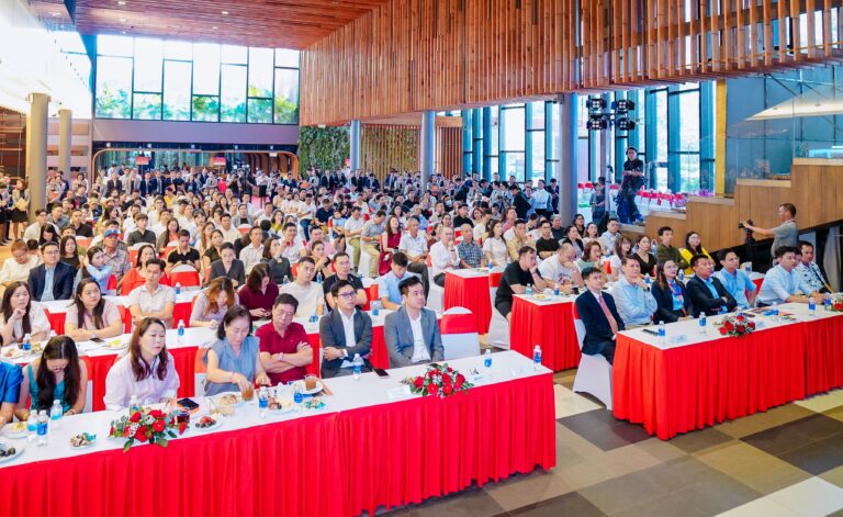 Hundreds Of Buyers Draw Lots To Buy Luxury Condos At Triton Crown Phu My Hung