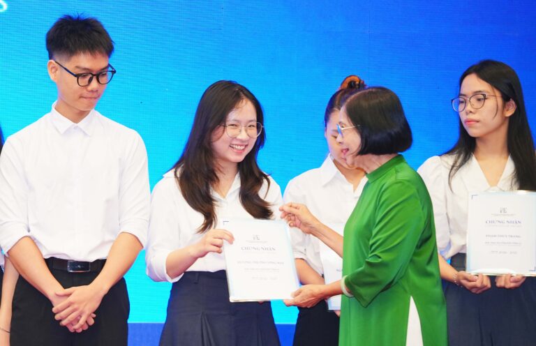 Công Ty Phú Mỹ Hưng Và Quỹ Đinh Thiện Lý Trao Tặng Học Bổng 11,4 Tỷ Đồng