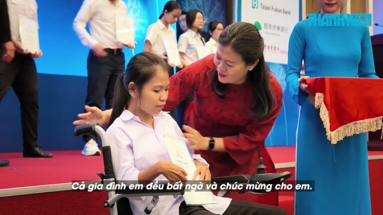 Công ty Phú Mỹ Hưng và Quỹ Đinh Thiện Lý trao 11,4 tỉ đồng học bổng trong năm 2026